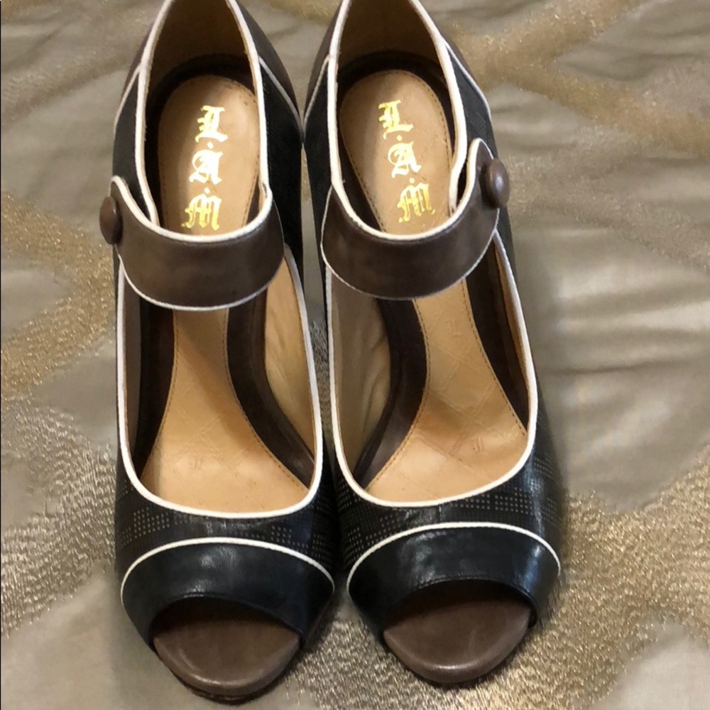 L.A.M.B leather size 7.5 pump